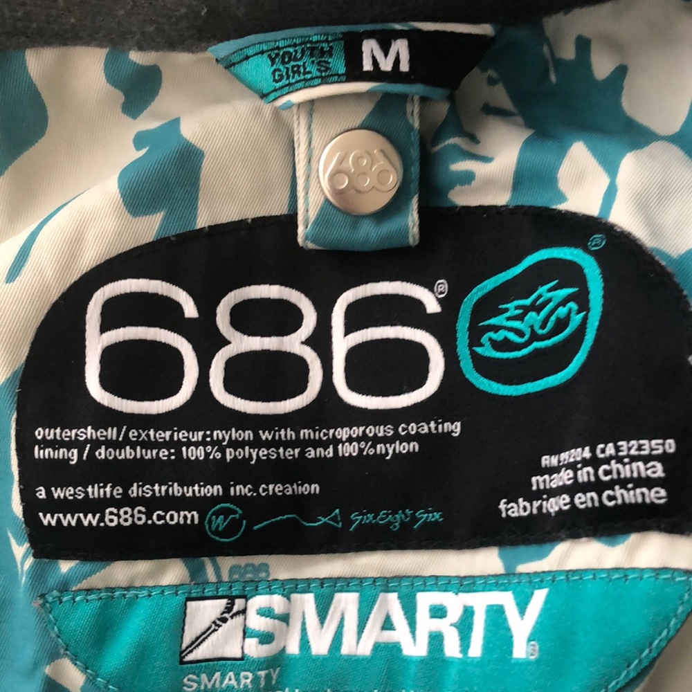M kids 686 ski coat! blue and white face pattern.
